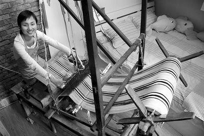 五萬元開家顧客現(xiàn)場(chǎng)織布體驗(yàn)屋