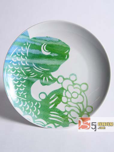 精致彩繪餐具豐富居家的情趣