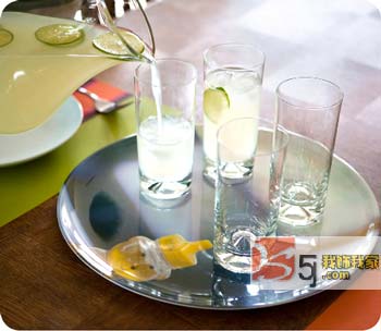 ����N��С�Ʒ�o������c�ϣ�һ��