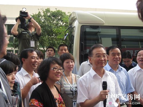 溫總理為艾萊依許下心愿