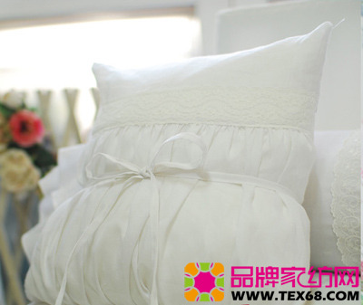 蕾絲布藝抱枕打造浪漫家居