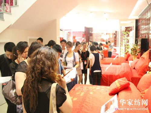 南方寢飾秋冬新品高調亮相