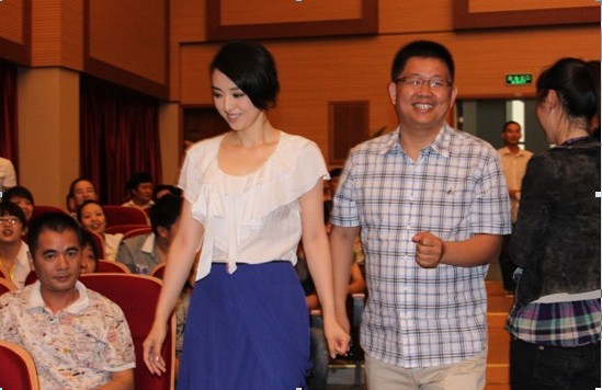 圣路易絲攜董璇召開(kāi)新品發(fā)布會(huì)