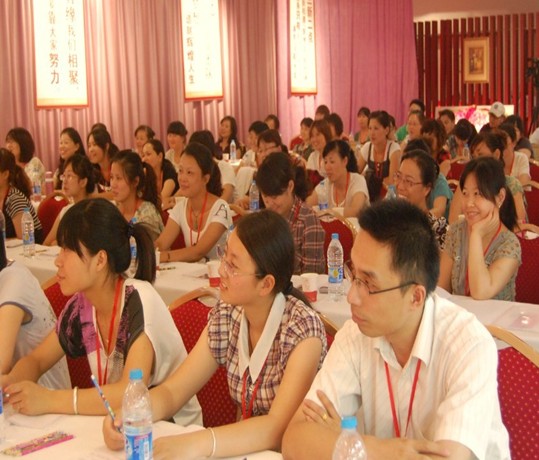 達(dá)達(dá)創(chuàng)遠(yuǎn)對(duì)艾伊家紡員工進(jìn)行培訓(xùn)