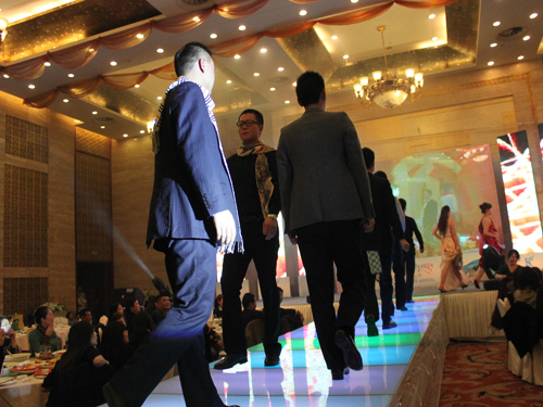 �Pʢ���{(l��n)�{(di��o)paisley��׌�����v�w