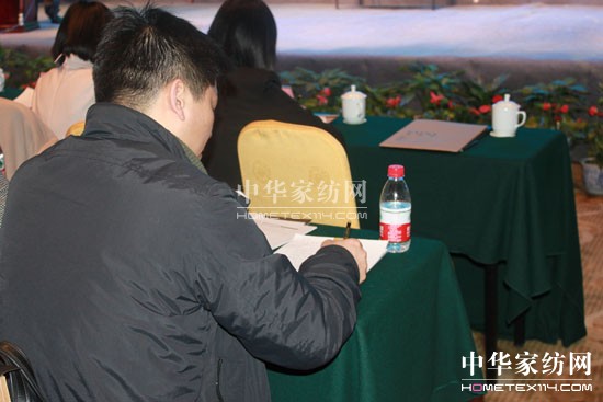 ɯ��2012������Ʒ�l(f��)����(hu��)¡�����_(k��i)