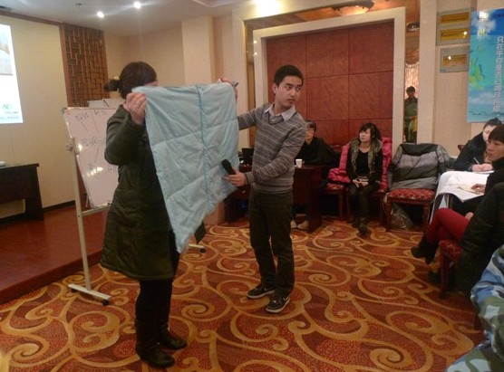 艾萊依2012春夏新品上市培訓(xùn)會(huì)陸續(xù)舉行