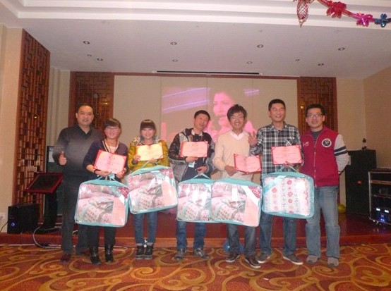 艾萊依2012春夏新品上市培訓(xùn)會(huì)陸續(xù)舉行