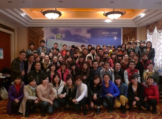 艾萊依2012春夏新品上市培訓(xùn)會(huì)陸續(xù)舉行