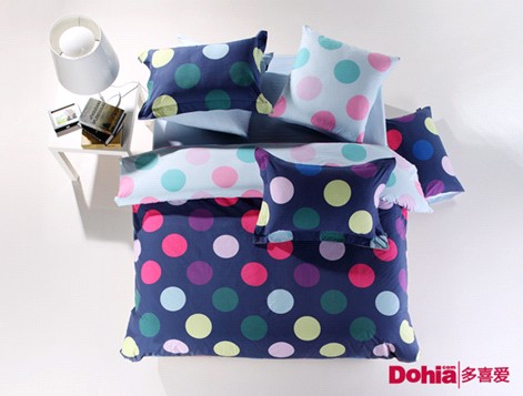 ��ϲ����Ʒ���У���ɫ֮;���L�д���