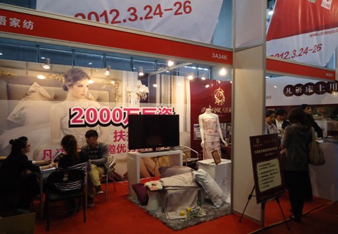 ���Z(y��)�Ҽ��V��չ��(hu��)�A�M(m��n)��Ļ