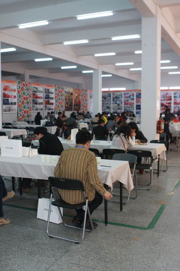 艾萊依:從禁錮中放飛用心靈暢談