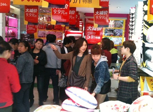 多喜愛家紡洛陽店迎五一促銷火熱進行中