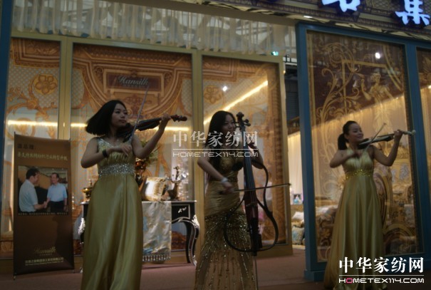 家紡展上,美女+小提琴亮了