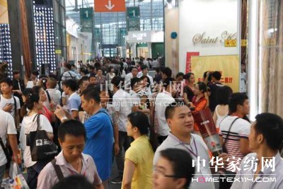 客商熱議深圳展 經貿服務新篇章