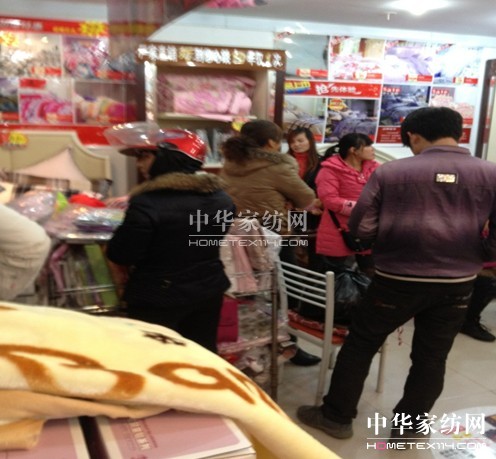 歐派羅莊店舉行超級“芯”動促銷活動