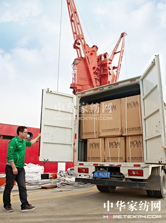 2012秋冬羅萊芯類護(hù)航雪龍?zhí)栐僬髂蠘O