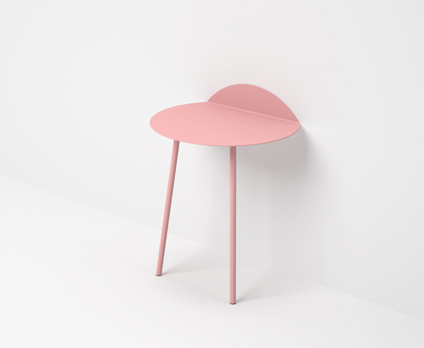 需要靠山的Kaki的邊桌