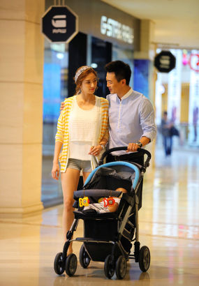 �n��Ӣ��С�ɿڡ�ĸ�۷��E�A������