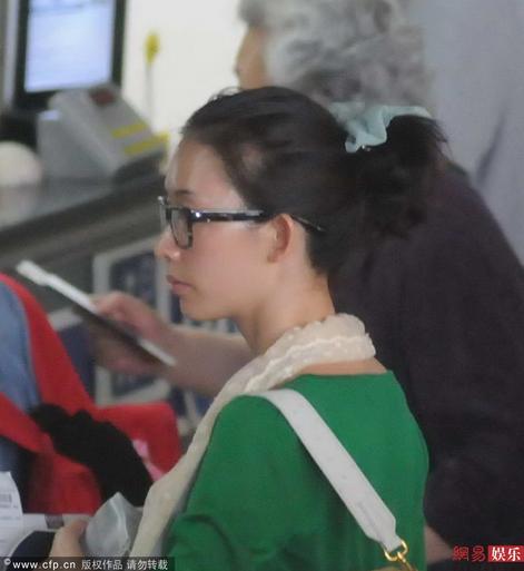 林志玲素顏現身虹橋機場