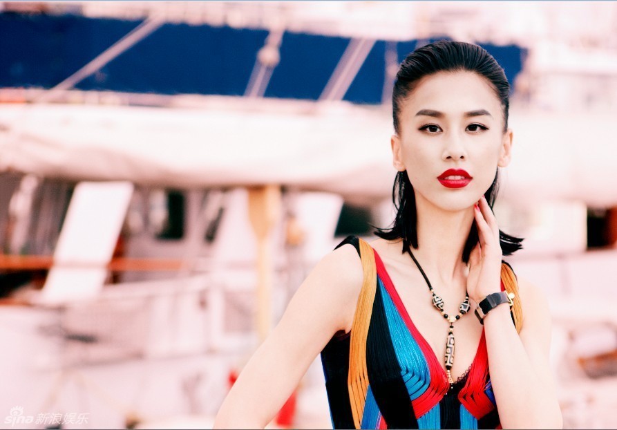 黃圣依全新時(shí)尚大片高貴冷艷