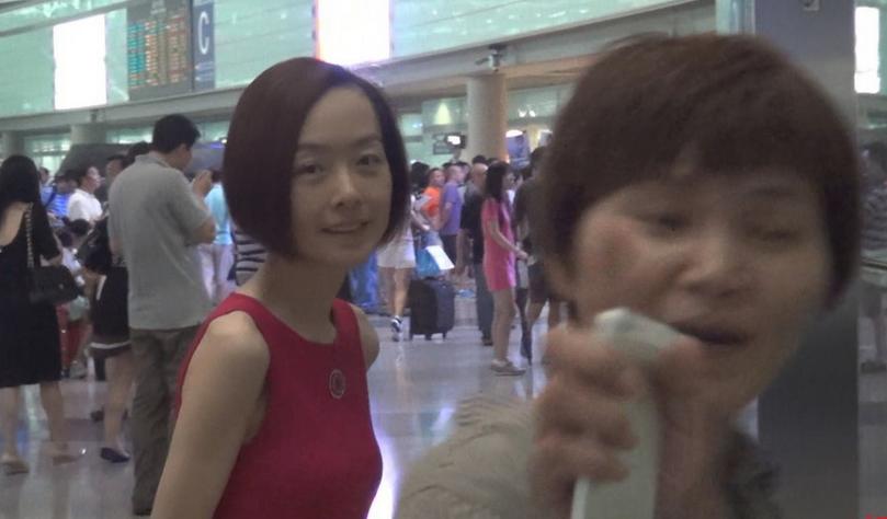 魯豫拒與粉絲合影助理見狗仔怒指鏡頭