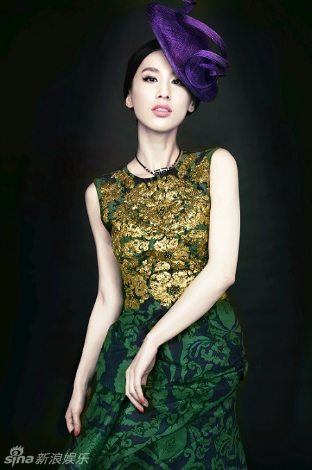 黃圣依時(shí)尚封面優(yōu)雅復(fù)古顯女人本色