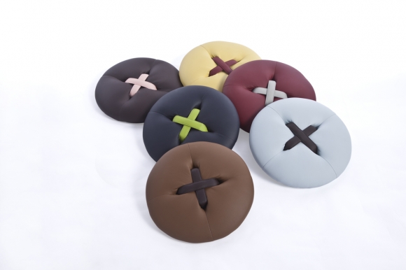 創意紐扣凳設計回味童年