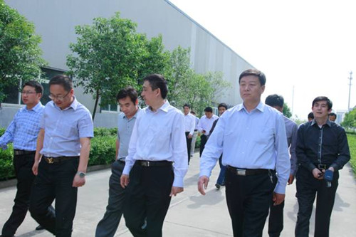 山東企業(yè)家代表蒞企觀摩玖久絲綢
