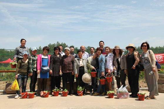 玖久絲綢首屆桑葚采摘節(jié):“葚”是喜人