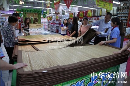 雅路家紡走入商超與消費(fèi)者深入溝通