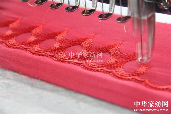 雨蘭引進(jìn)新設(shè)備提升繡花工藝