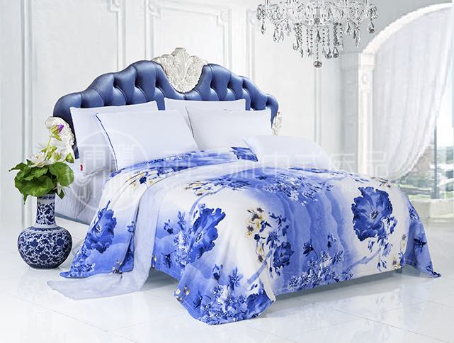 雨蘭“丹青香溢”法蘭絨毯 青花神韻完美呈現