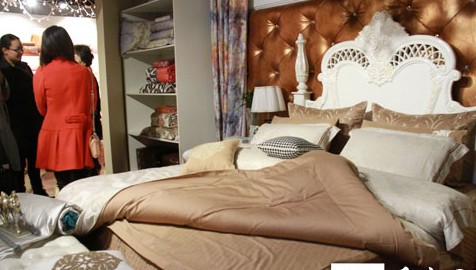 新疆一企業開發出80支高紡羅布麻紗 家紡四件套售價11萬