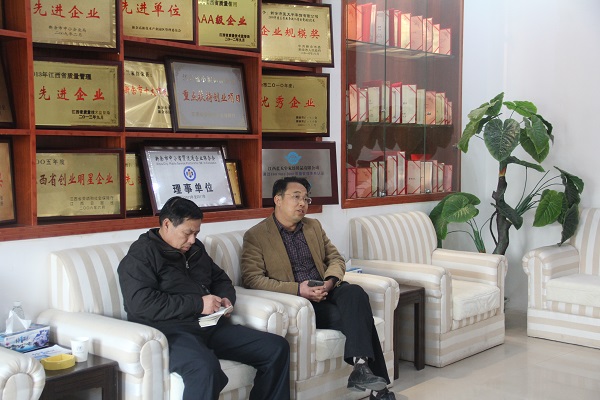 市商務局副局長吳強一行蒞臨雨蘭調研電子商務工作