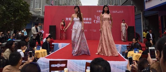 香港卡撒天嬌家紡湖南靖州店、江蘇溧陽(yáng)店同日開業(yè)、現(xiàn)場(chǎng)火爆