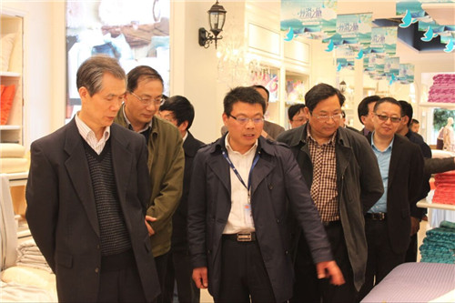 南通市政協主席王德忠一行至凱盛家紡調研