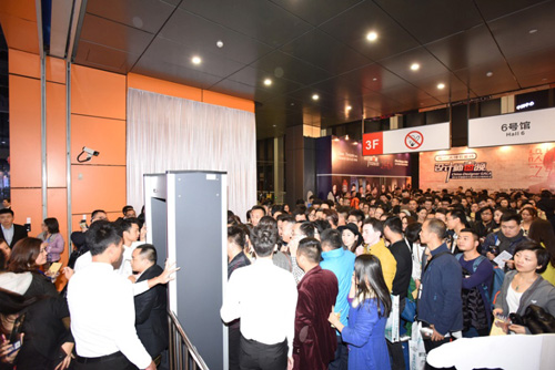 2015�V�݇��H�OӋ�ܡ���耳�չλ��������׷��