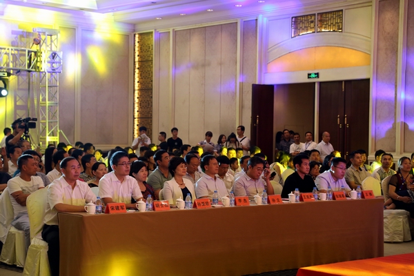 ����ë��2015�ﶬ��Ʒ�l(f��)�����A�M��Ļ