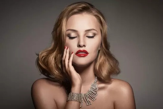 Ů�����@�ӟ��ɵģ��z���D��zS+��Ů�������