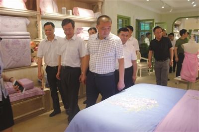 新疆伊寧縣黨政代表考察團(tuán)考察南通海門(mén)疊石橋