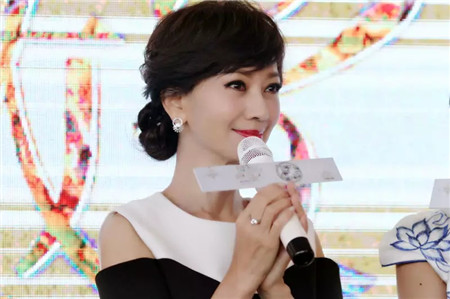 趙雅芝驚艷亮相博洋家紡寧波杉井奧特萊斯專賣店三周年現(xiàn)場(chǎng)