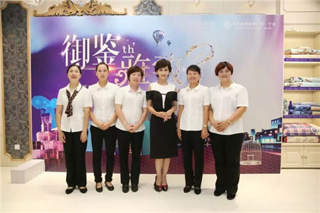 趙雅芝驚艷亮相博洋家紡寧波杉井奧特萊斯專賣店三周年現(xiàn)場(chǎng)