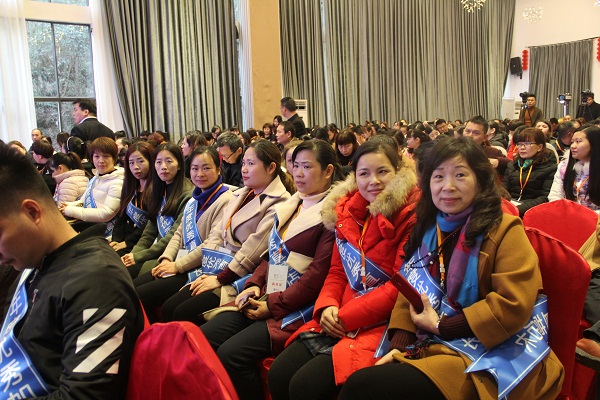 雨蘭“蝶變2017”春夏新品發(fā)布暨營銷峰會隆重召開——破繭成蝶蛻變新生