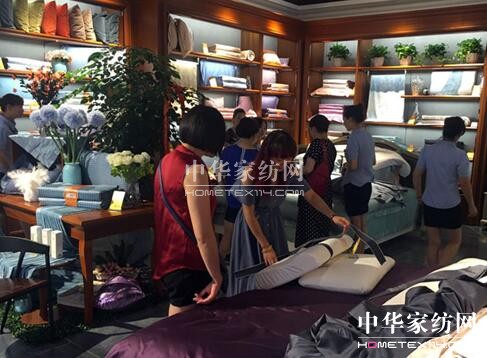 彭山有個品牌叫凱盛,第三家店開業!開業第一天人氣爆棚!