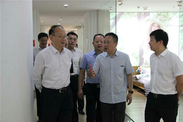 中紡聯(lián)黨委書(shū)記高勇一行實(shí)地走訪(fǎng)南通家紡企業(yè)