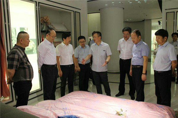 中紡聯(lián)黨委書(shū)記高勇一行實(shí)地走訪(fǎng)南通家紡企業(yè)