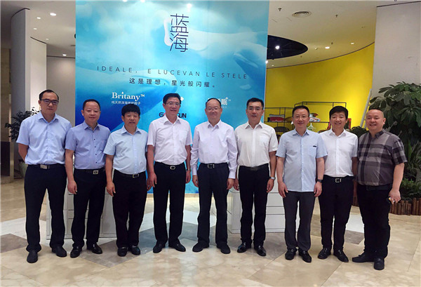 中紡聯(lián)黨委書(shū)記高勇一行實(shí)地走訪(fǎng)南通家紡企業(yè)