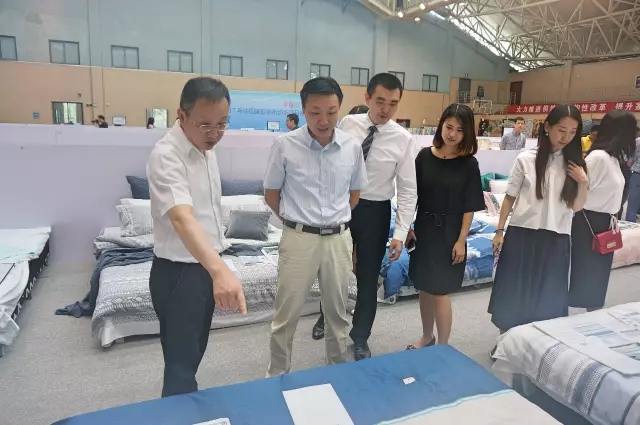 �Ҹ�������ζϯ����ͨ������������300���Ҽ��aƷ��Ů�����