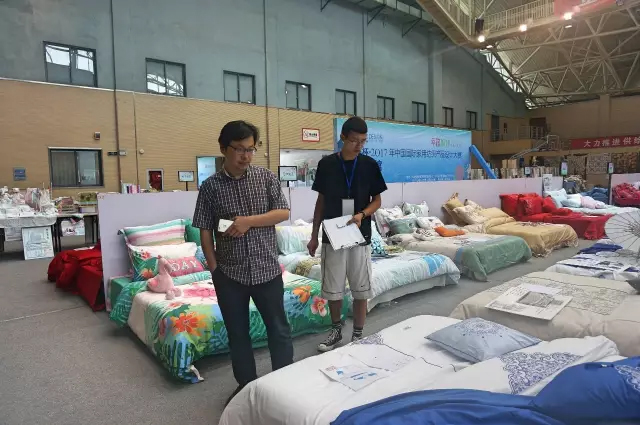 �Ҹ�������ζϯ����ͨ������������300���Ҽ��aƷ��Ů��ʣ�